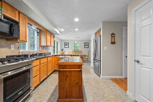 7 Suzannah Rd, Billerica, MA 01862 - kitchen featuring stainless steel appliances, recessed lighting, a kitchen island, tasteful backsplash, and a peninsula
