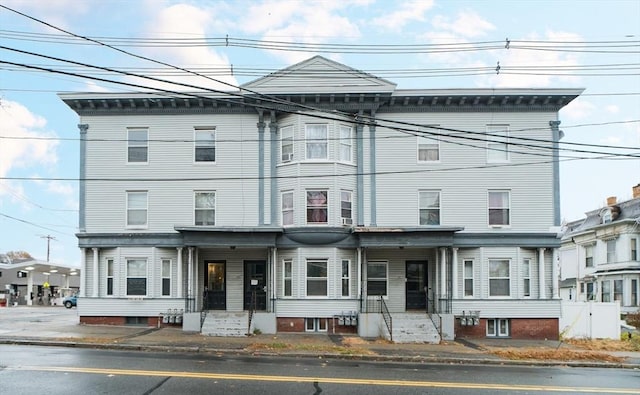 view of front facade