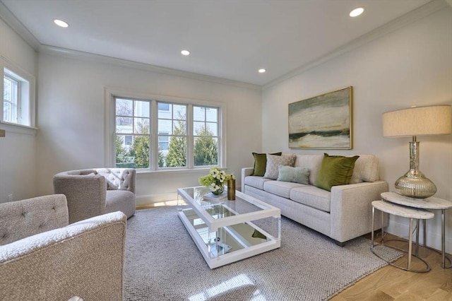 living area featuring recessed lighting, baseboards, wood finished floors, and crown molding