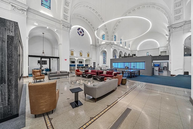 191 Washington St Unit 318, Boston, MA 02135 - community lobby with a towering ceiling