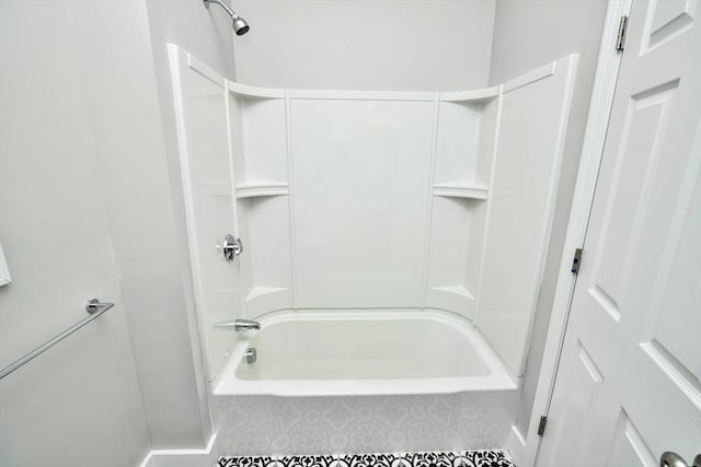 bathroom with bathtub / shower combination