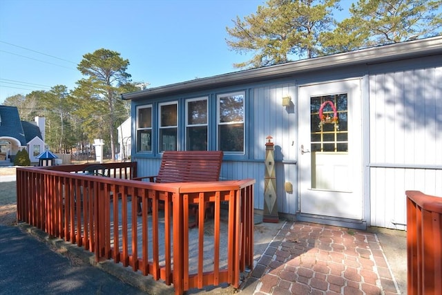 property entrance with a wooden deck