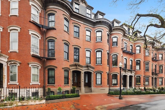 8 Rutland Sq Unit 2, Boston, MA 02118 - view of apartment building / complex