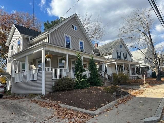 view of front of property featuring a porch