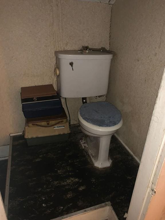 bathroom featuring toilet