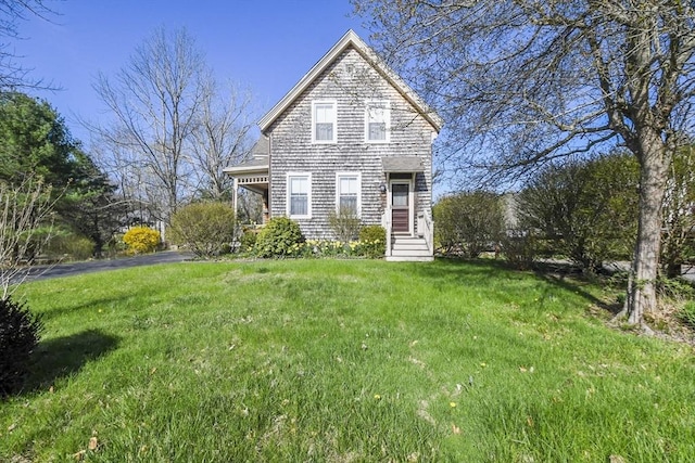 traditional-style house with a front lawn