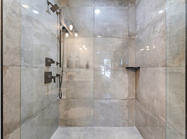 details featuring tiled shower