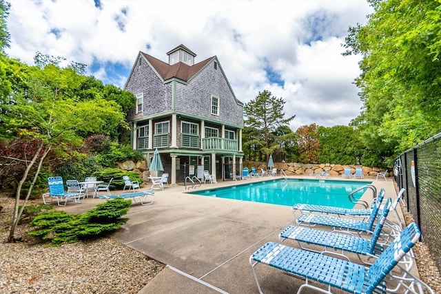 15 Hampton Ct Unit 15, Mashpee, MA 02649 - community pool with a patio