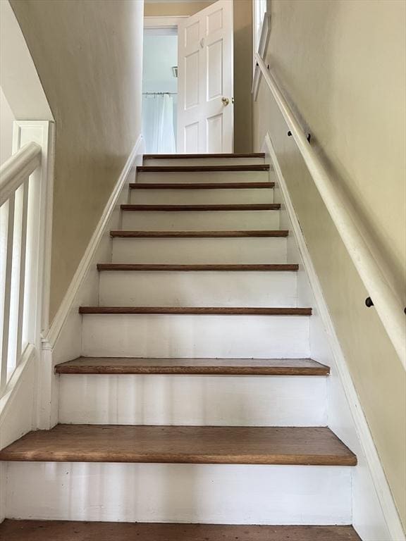 65 Franklin Rd, Longmeadow, MA 01106 - view of stairway