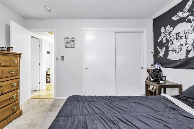 17 Barnard Rd, Lawrence, MA 01843 - bedroom with light colored carpet and a closet