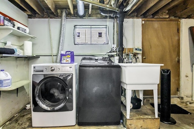 17 Barnard Rd, Lawrence, MA 01843 - laundry room featuring washing machine and dryer