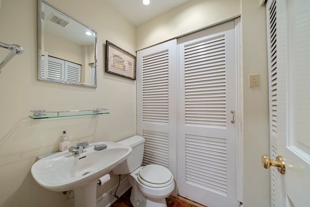 bathroom featuring toilet and sink