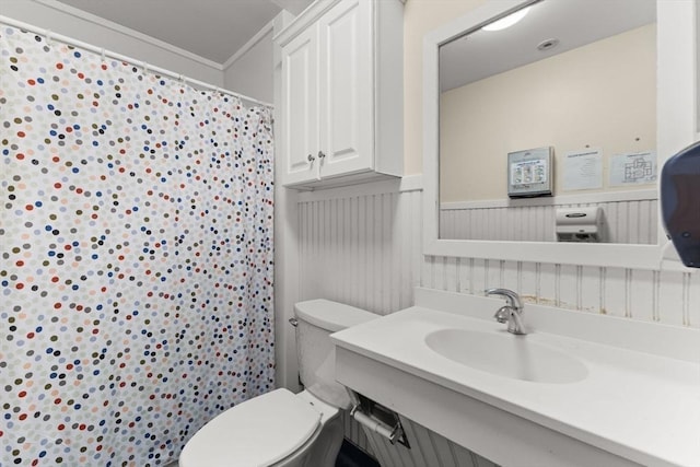 543 Newport Ave, Attleboro, MA 02703 - full bath with toilet, wainscoting, a shower with shower curtain, and vanity