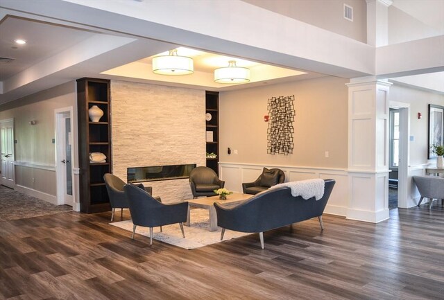 common area featuring visible vents