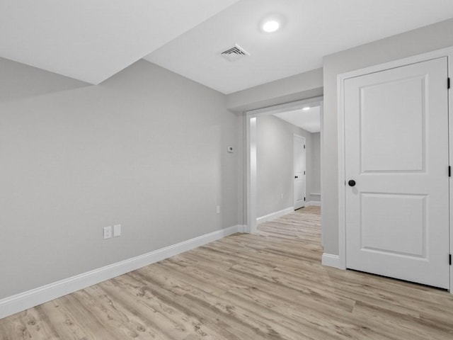 empty room with light wood-type flooring, visible vents, baseboards, and recessed lighting