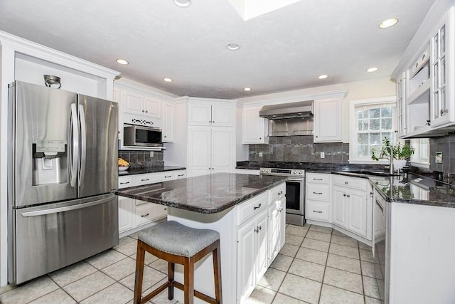 4 Olde Logging Rd, Marion, MA 02738 - kitchen featuring stainless steel appliances, a sink, a kitchen island, light tile patterned floors, and recessed lighting