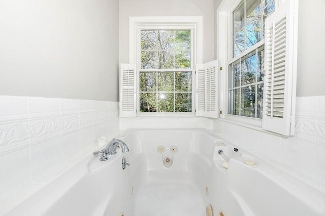 4 Olde Logging Rd, Marion, MA 02738 - bathroom with a jetted tub