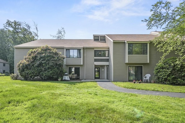 7 Thayer Pond Dr Unit 11, Oxford, MA 01537 - view of front of property with a front yard