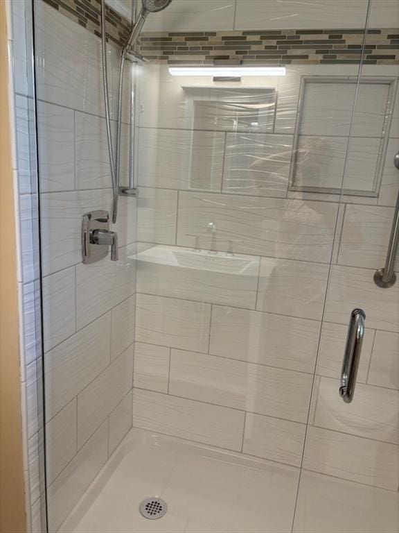 full bathroom featuring a shower stall