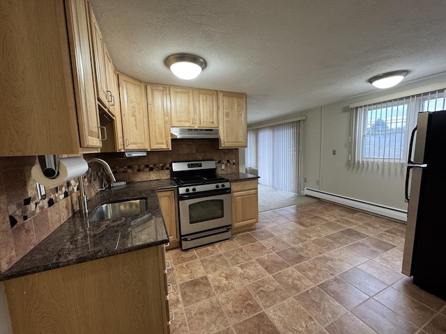 kitchen featuring fridge, sink, gas range, a textured ceiling, and a baseboard radiator