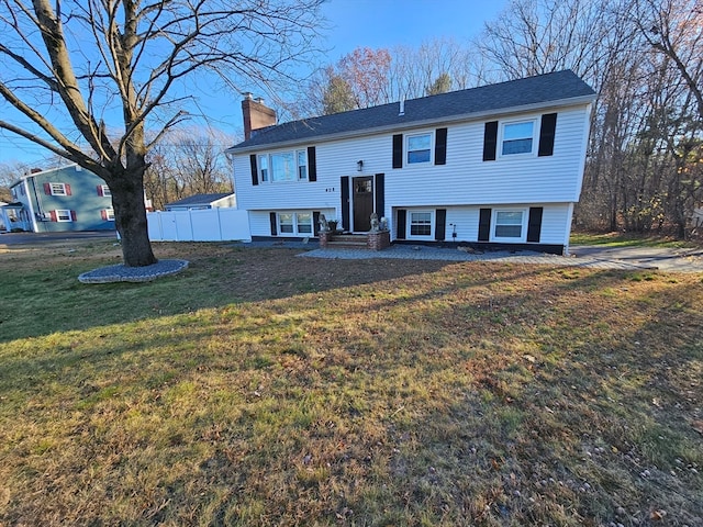 bi-level home featuring a front yard