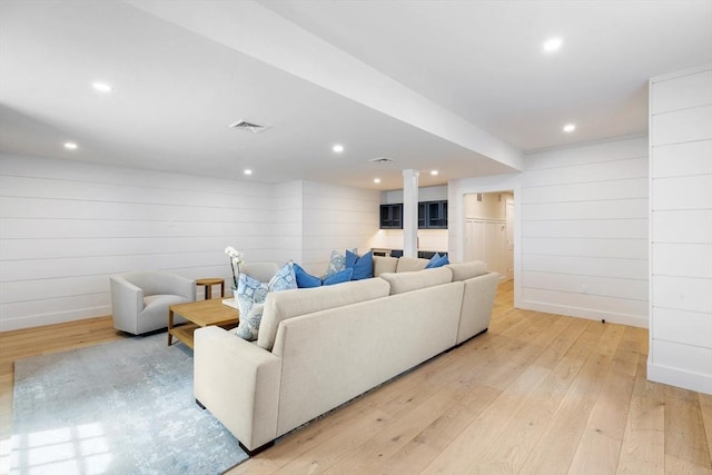 2 Candle House Ln, Nantucket, MA 02564 - living room featuring light wood-style flooring, baseboards, visible vents, and recessed lighting