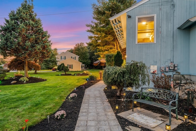 view of yard at dusk