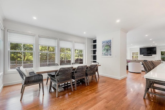 dining area with recessed lighting, baseboards, light wood-style flooring, and crown molding