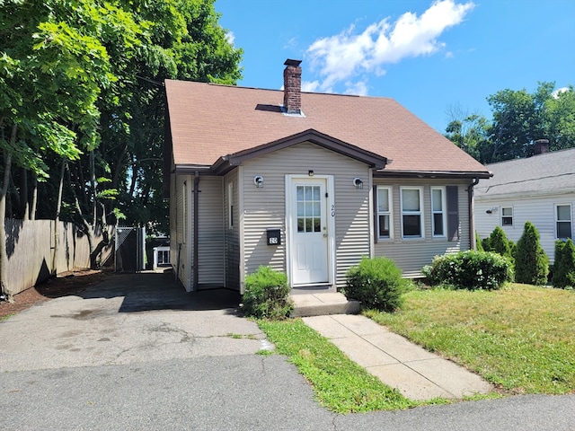 bungalow-style house featuring a front lawn