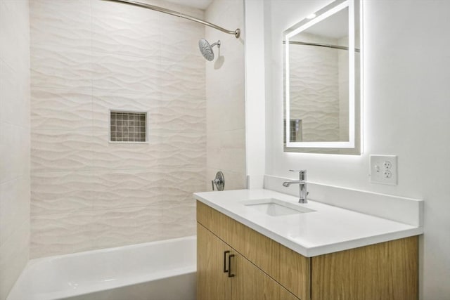 bathroom with vanity and tiled shower / bath