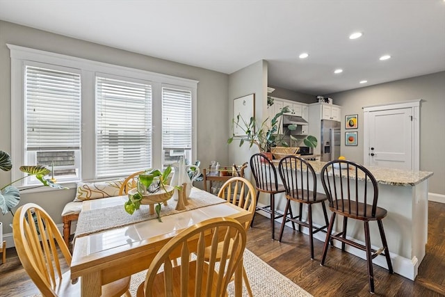 dining space featuring recessed lighting, dark wood-style flooring, and baseboards