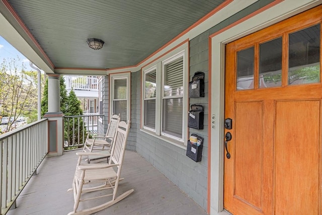 balcony featuring covered porch