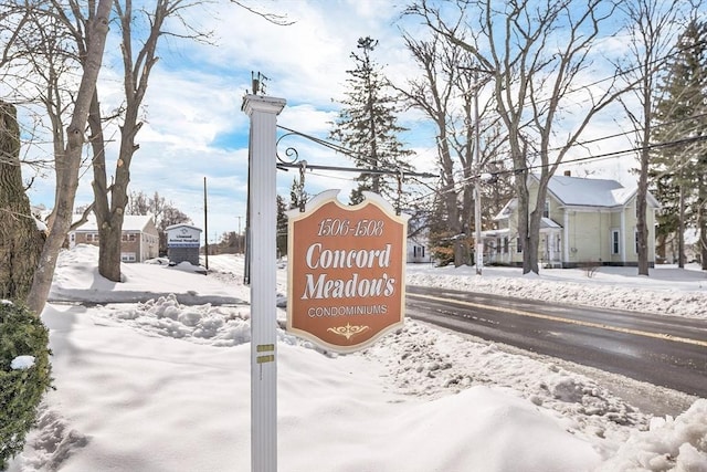 view of community / neighborhood sign