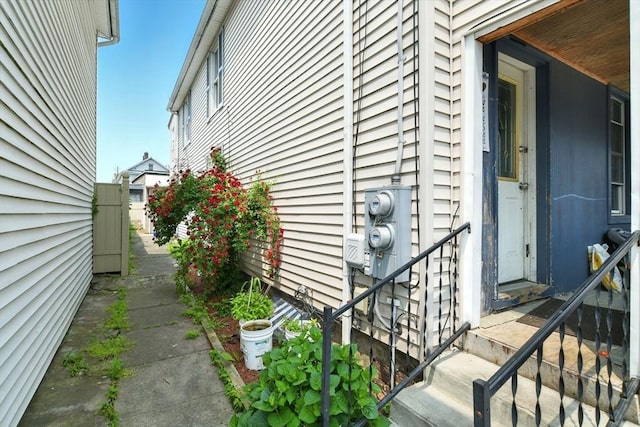 47 N Summer St, Holyoke, MA 01040 - view of side of property