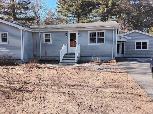 view of front of property featuring aphalt driveway