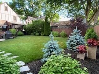 view of yard featuring fence