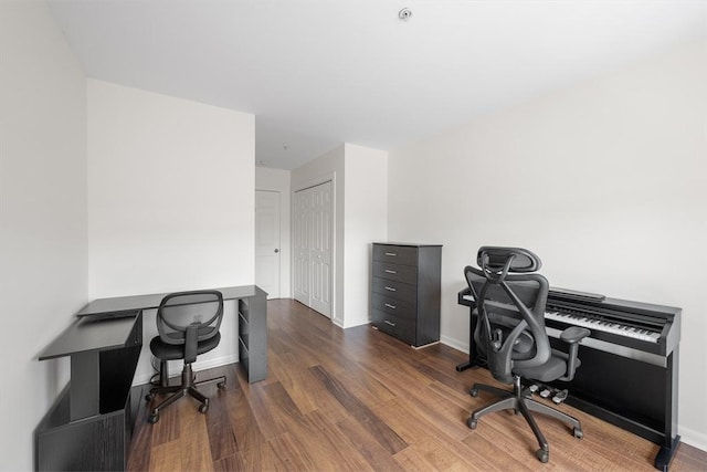 office area with dark wood-style floors and baseboards