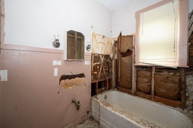 127 Cliff St, Southbridge, MA 01550 - bathroom with a tub to relax in