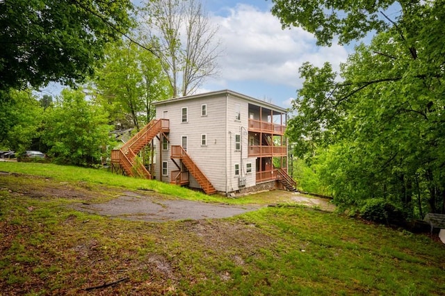 127 Cliff St, Southbridge, MA 01550 - back of property featuring stairway and a lawn