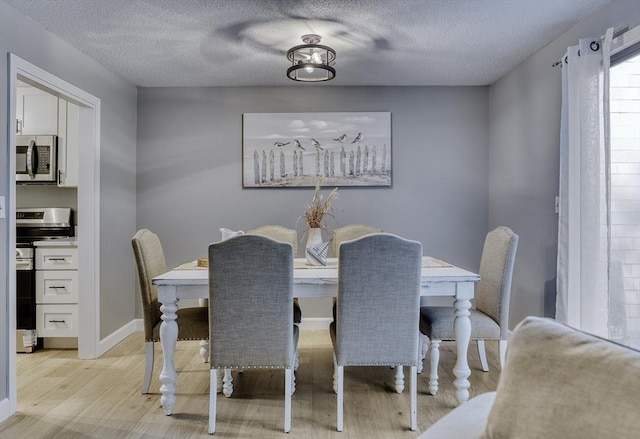32 Sandy Reach Unit 32, Falmouth, MA 02536 - dining room featuring light wood-style flooring, baseboards, and a textured ceiling