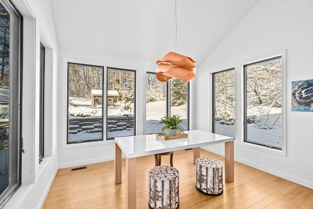 sunroom with lofted ceiling