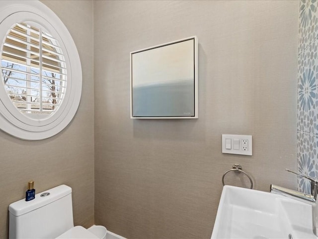 572 Jerusalem Rd, Cohasset, MA 02025 - bathroom with a sink and toilet