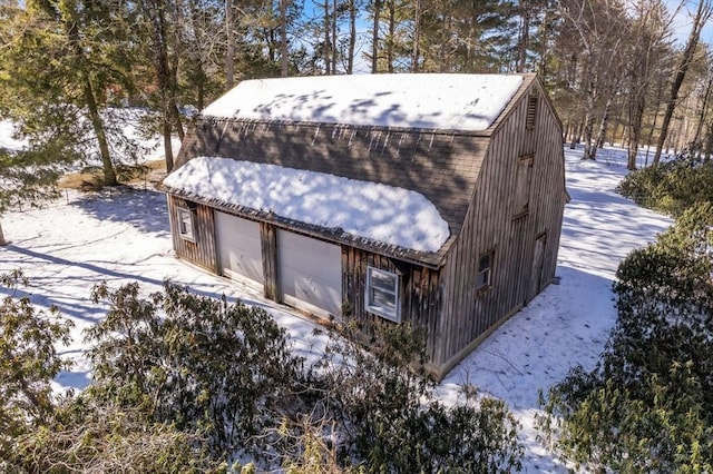 exterior space featuring an outbuilding