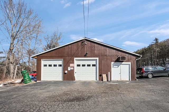 view of detached garage