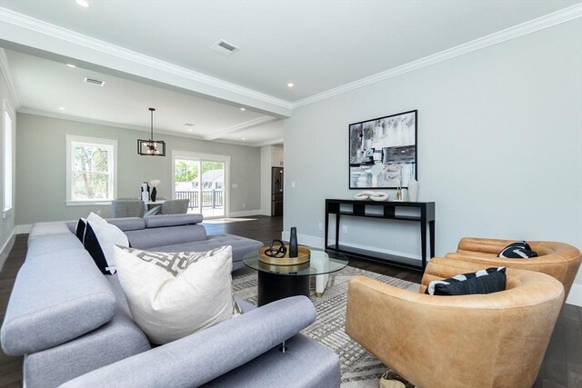 living area featuring visible vents, recessed lighting, baseboards, and wood finished floors