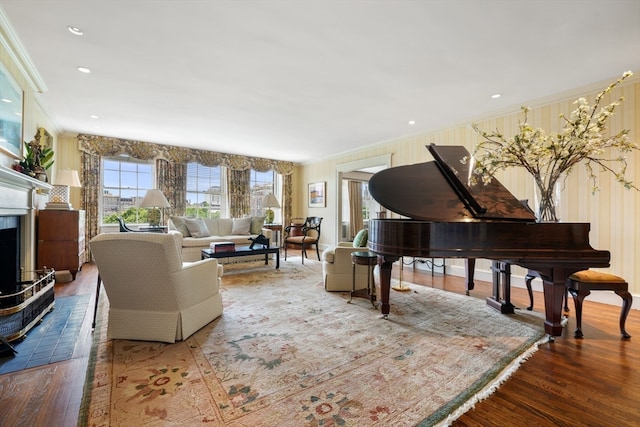 living area featuring wood-type flooring and crown molding