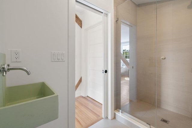 bathroom featuring a sink