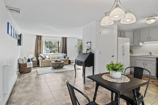 dining room featuring visible vents and baseboards