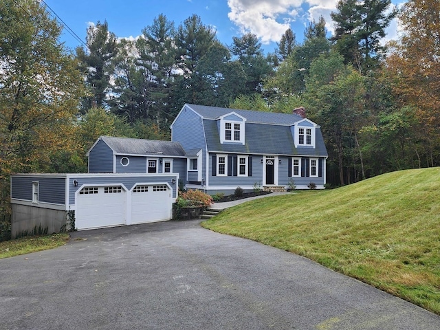 view of front of house featuring a front lawn and a garage