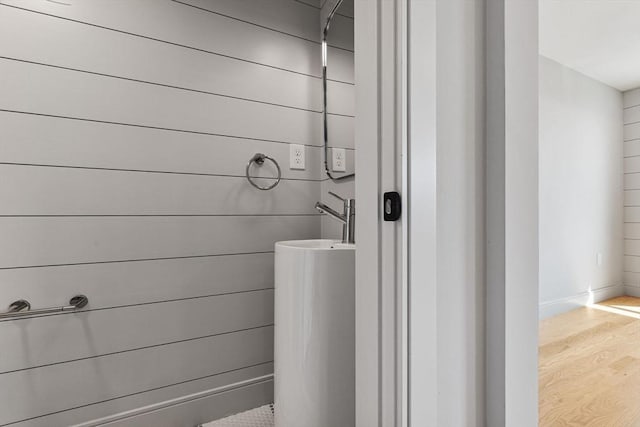 88 Maverick St Unit 3, Boston, MA 02128 - bathroom featuring wood finished floors and baseboards